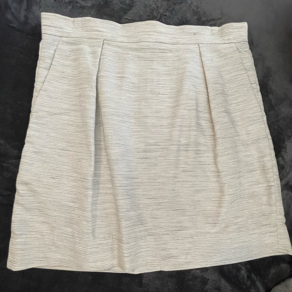 Gap Skirt, size 8, cream and gray, with pockets